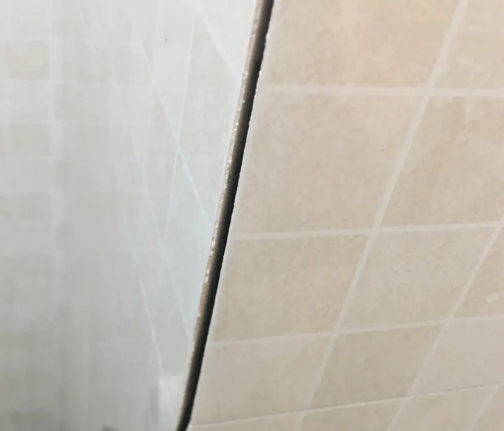迎江瓷砖空鼓维修公司分享阳台瓷砖脱落的修复过程可以分为以下几个步骤